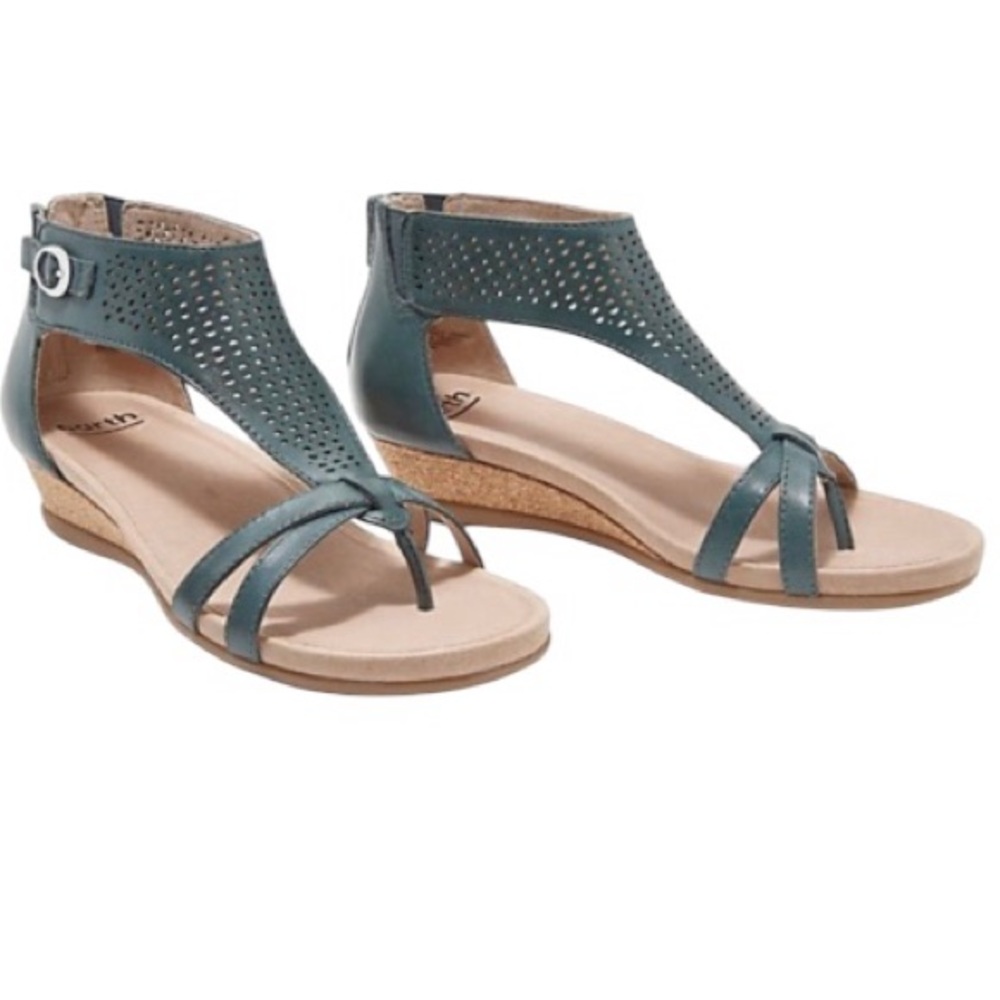 NWT Earth Pisa Olea Perforated Wedge Sandal
